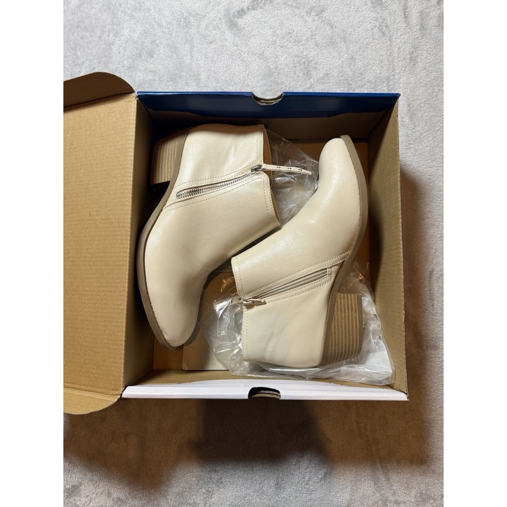 Arizona Jean Co. AZ Camino White Ankle Bootie Round Toe Zip Memory Foam 9M